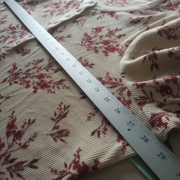 Terra & Sky women's size 4X cream and burgundy floral Waffle Henley Top - Picture 7 of 16